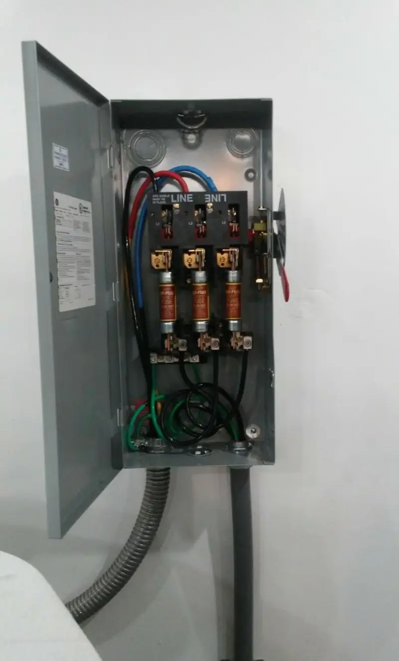 Three-phase disconnect switch installed for Smoke Detector Installation in Kettering